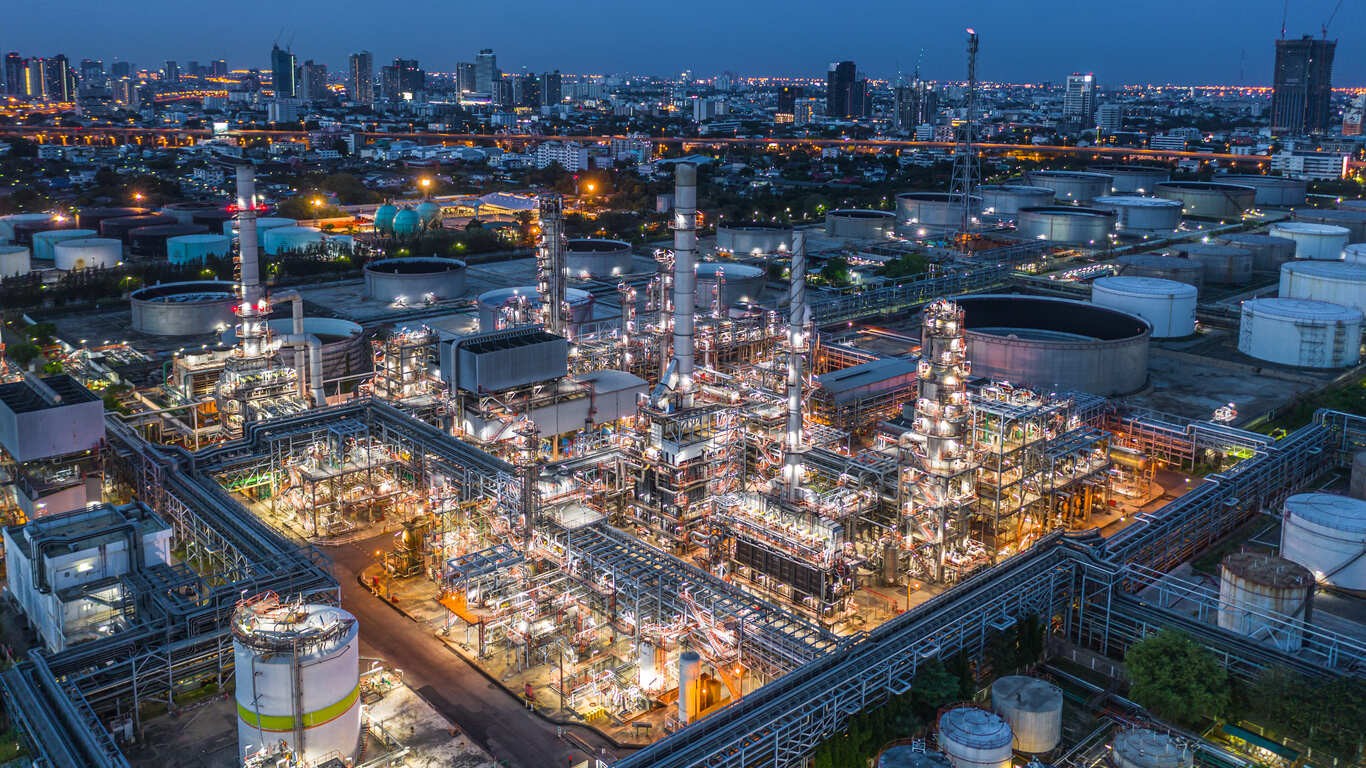 aerial-view-oil-refinery-refinery-plant-refinery-factory-at-night-2
