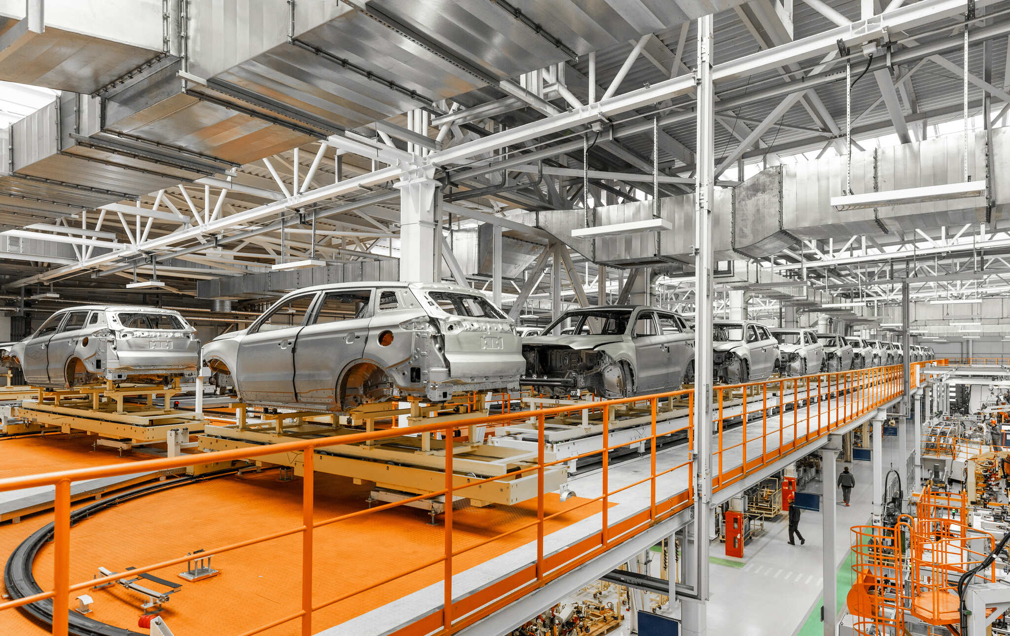automobile-production-line-welding-car-body-modern-car-assembly-plant-2